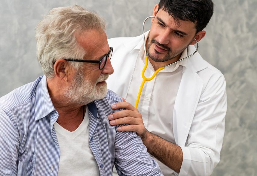 Doctor-providing-inpatient-care Doctor-providing-inpatient-care